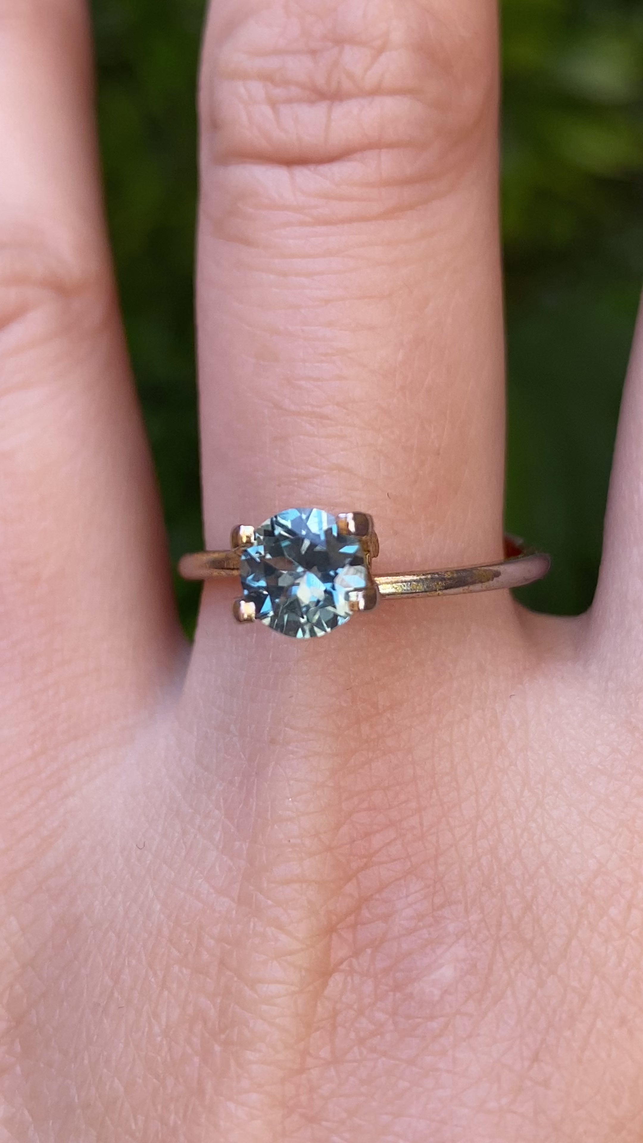 1.02ct Round Cut Light Blue Green Montana Sapphire SR350