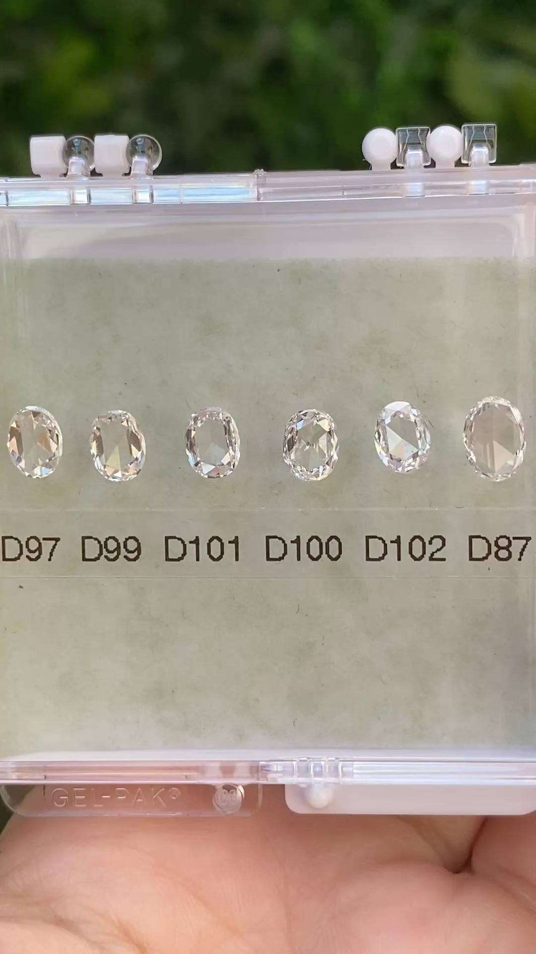 0.44ct オーバルホワイトローズカットダイヤモンド D102