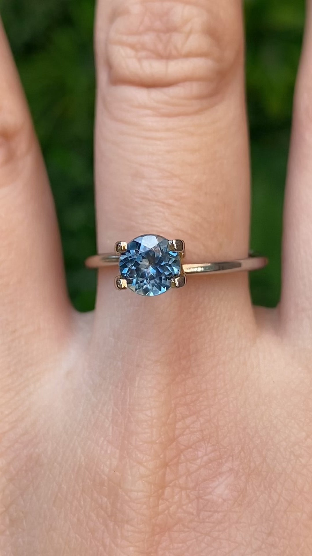 1.07ct Round Cut Blue Montana Sapphire Sapphire SR465