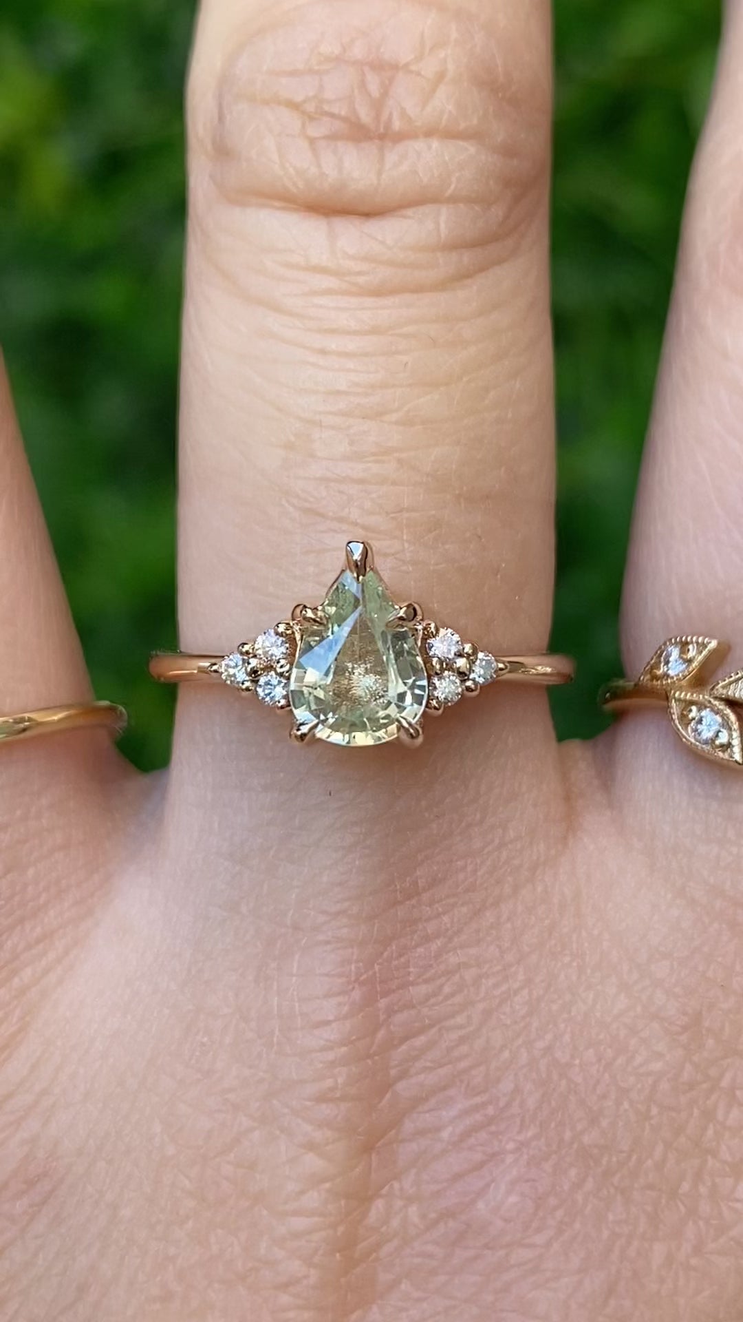 【一点物】テレサリング ・0.94ct・非加熱マダガスカル産ライトグリーンサファイア・K14YG