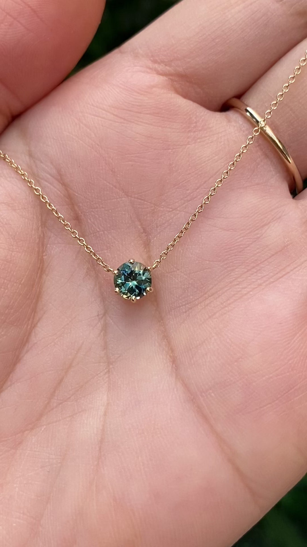Classic 6 Prong 0.94ct Blue Green Sapphire Necklace 5.5mm