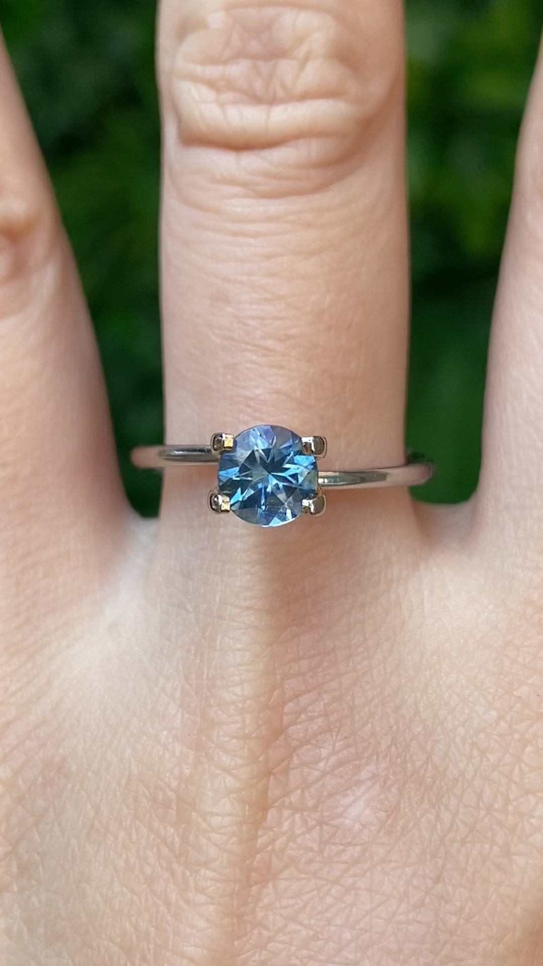 1.05ct Round Cut Blue Montana Sapphire Sapphire SR463