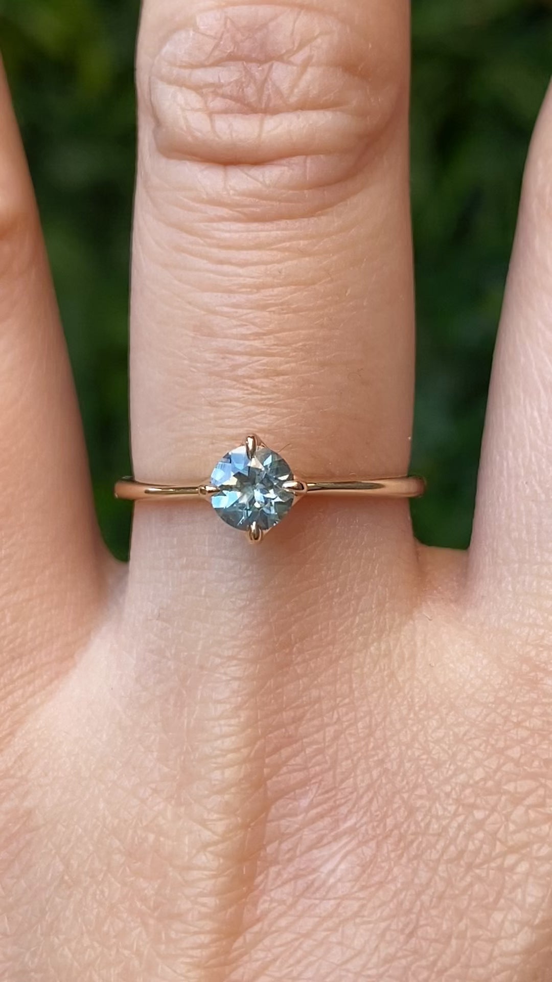 【即日配送】アリスリング ・0.60ct・加熱モンタナ産サファイア・K14G