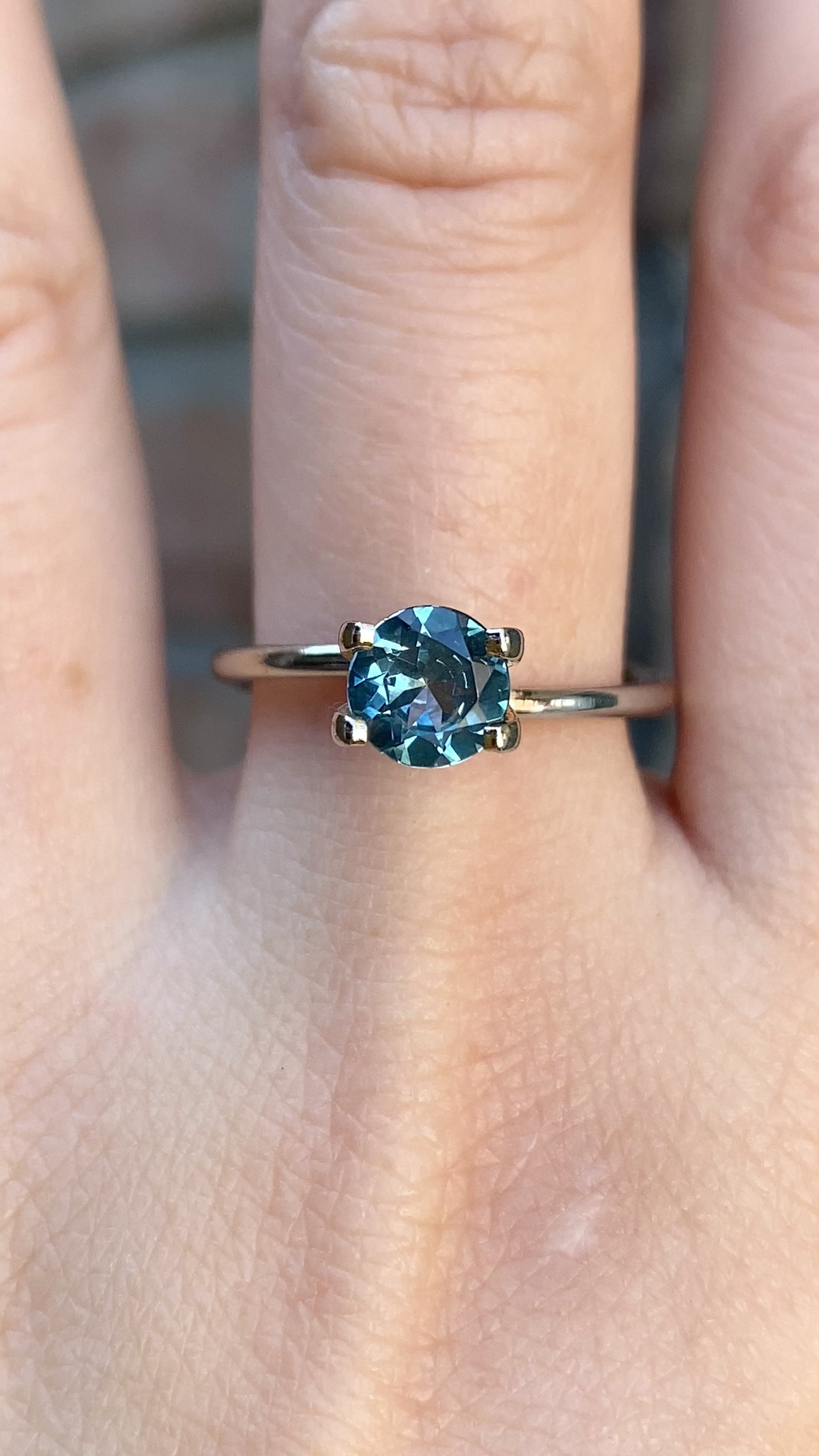0.98ct ラウンドカット ティールブルーサファイア モンタナ産 SR266