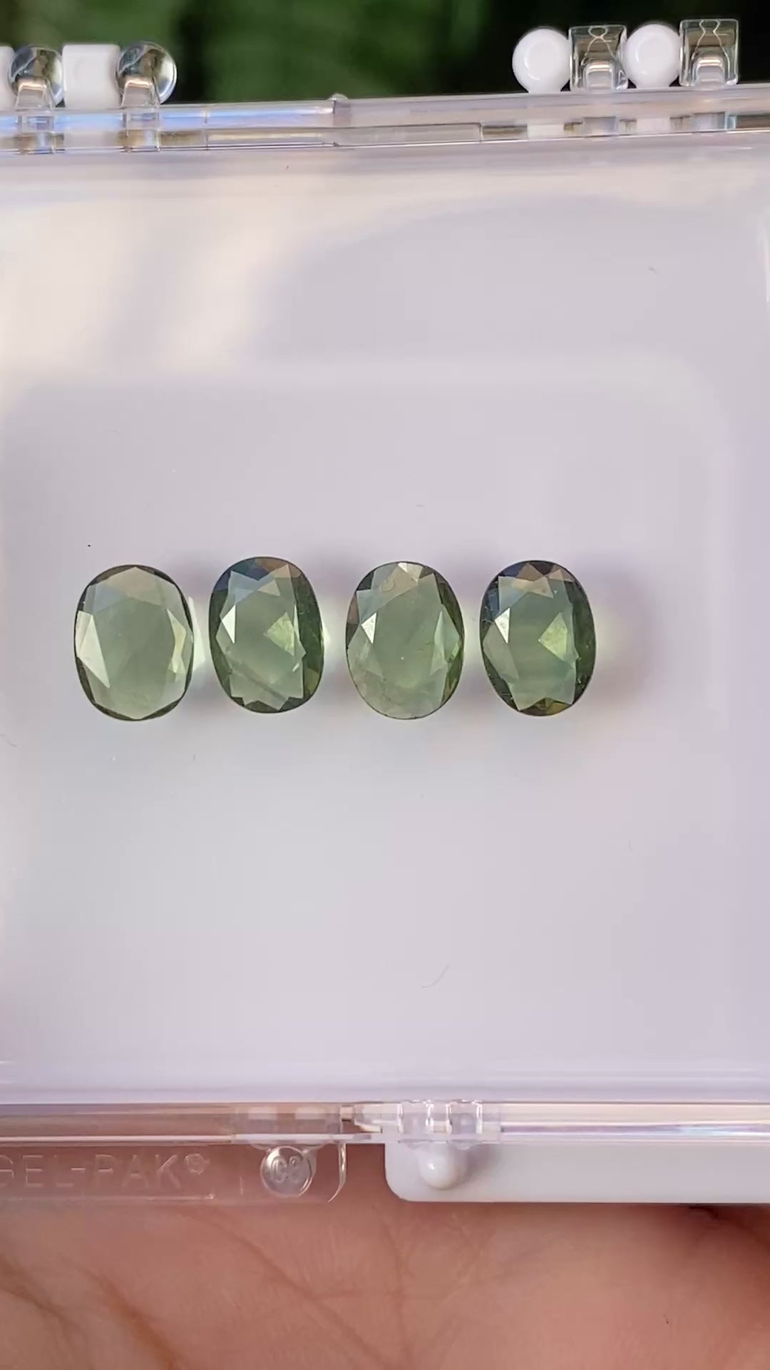 0.90ct Calibrated Oval Green Sapphire (8x6mm)