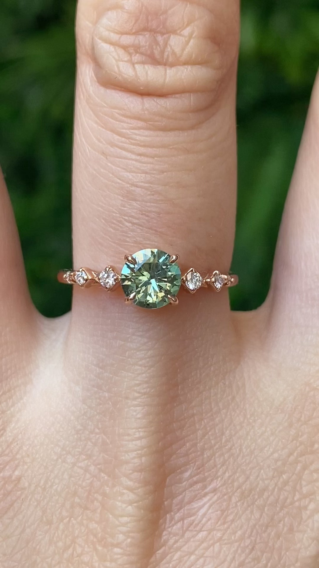 【一点物】セレステリング ・0.85ct・加熱モンタナ産ライトグリーンサファイア・K14RG