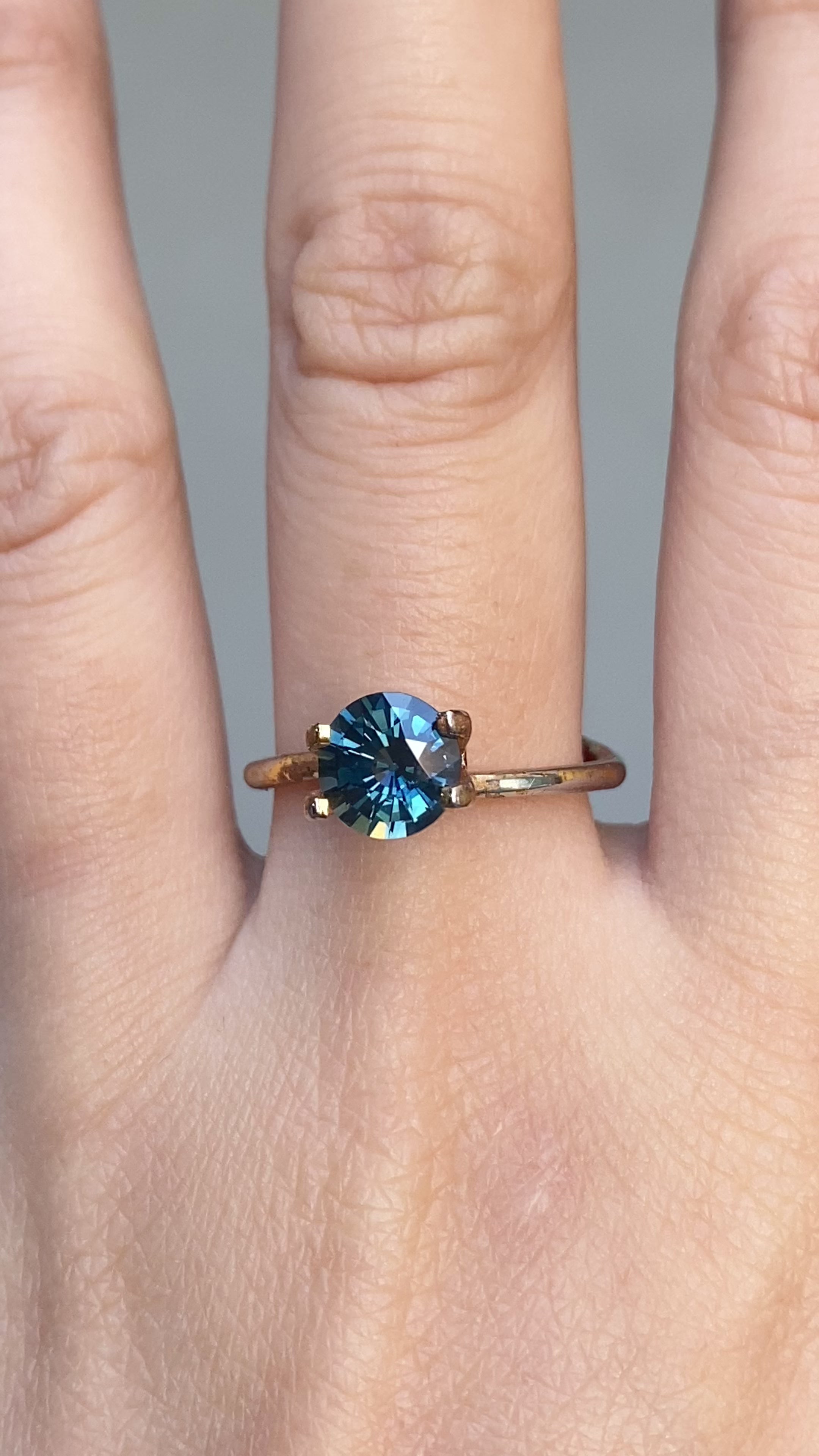 1.55ct Round Cut Teal Blue Australian Sapphire SR297