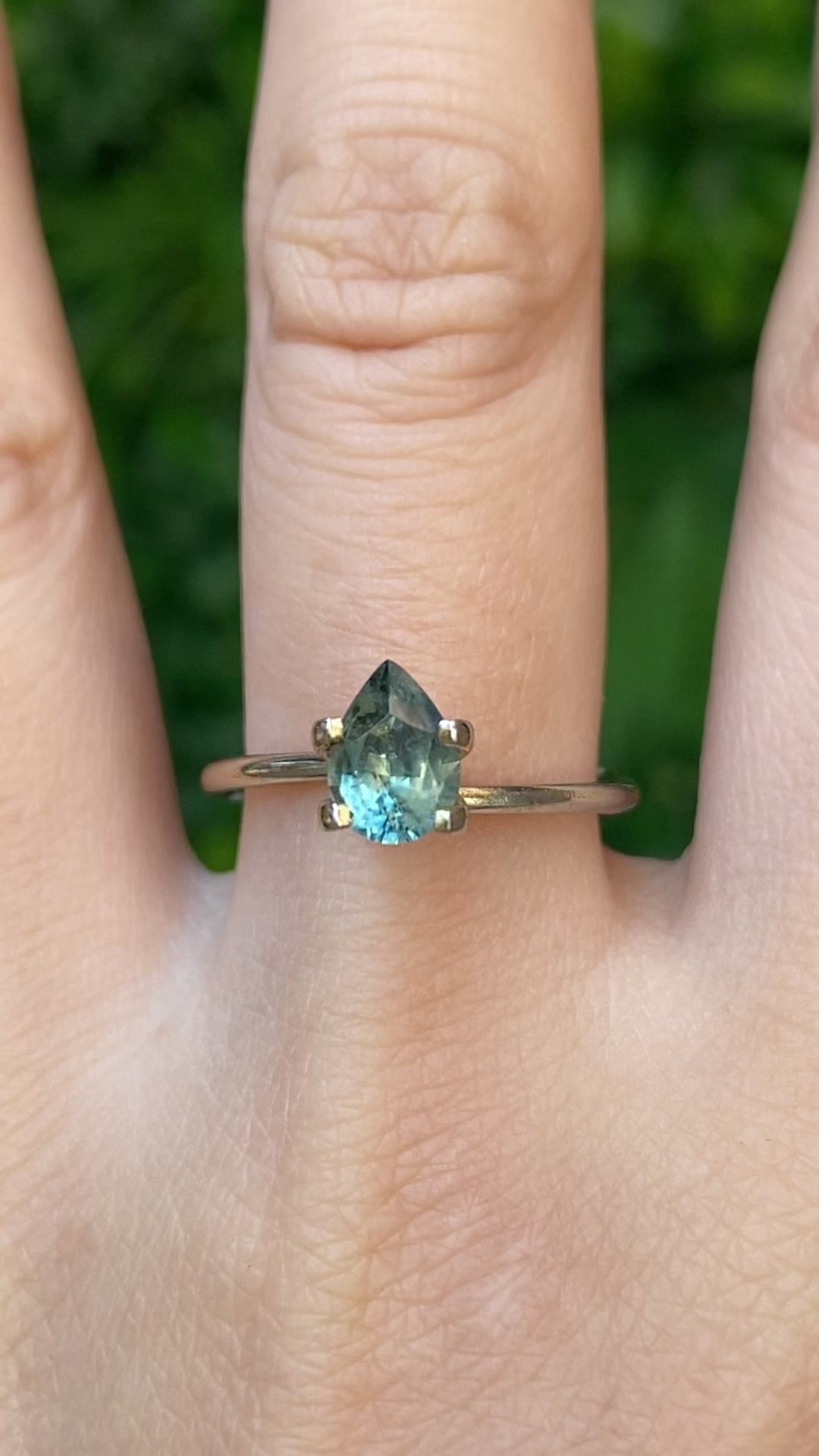 1.00ct Pear Cut Blue Green Montana Sapphire Sapphire SF554