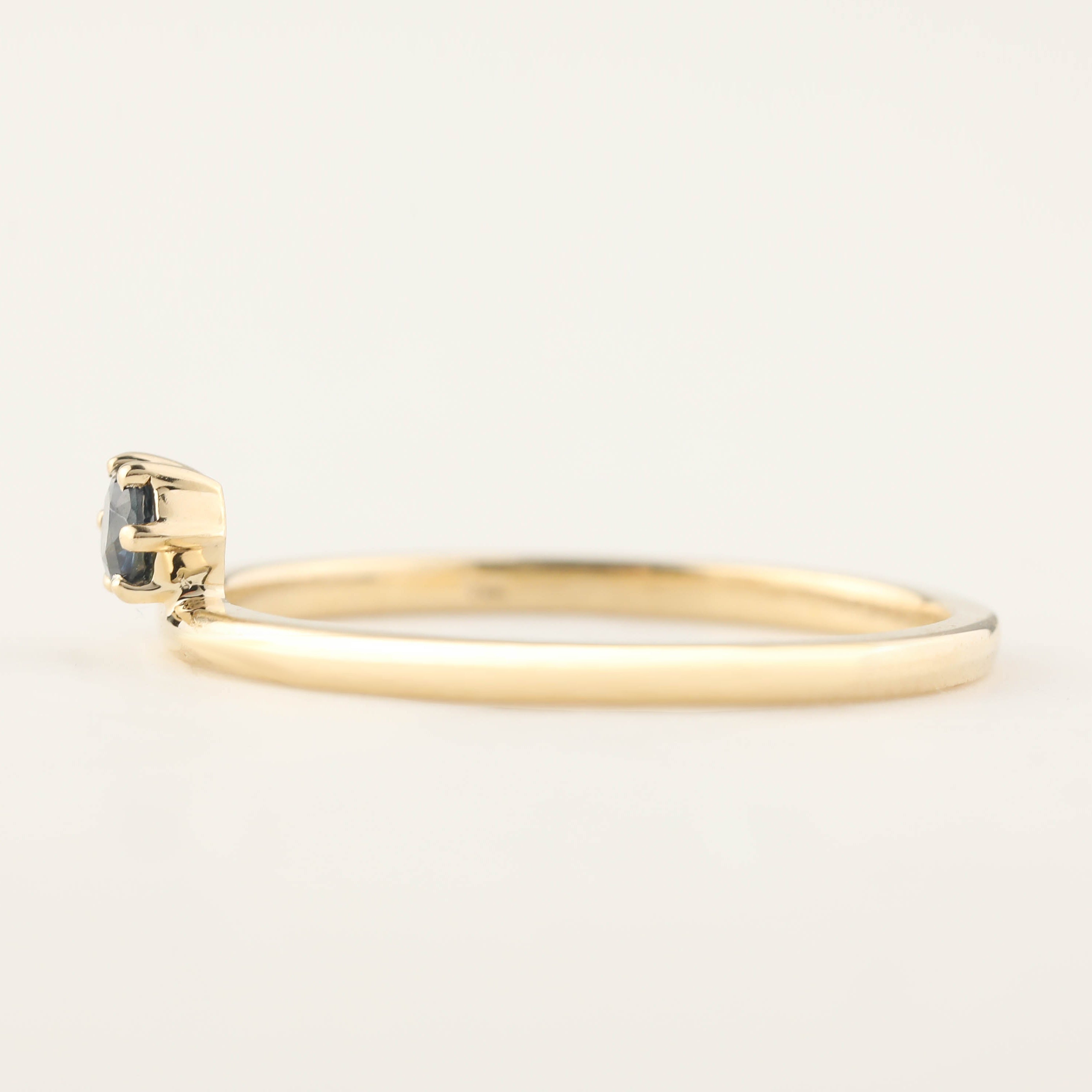 Gold Streaks Queensland Sapphire Ring