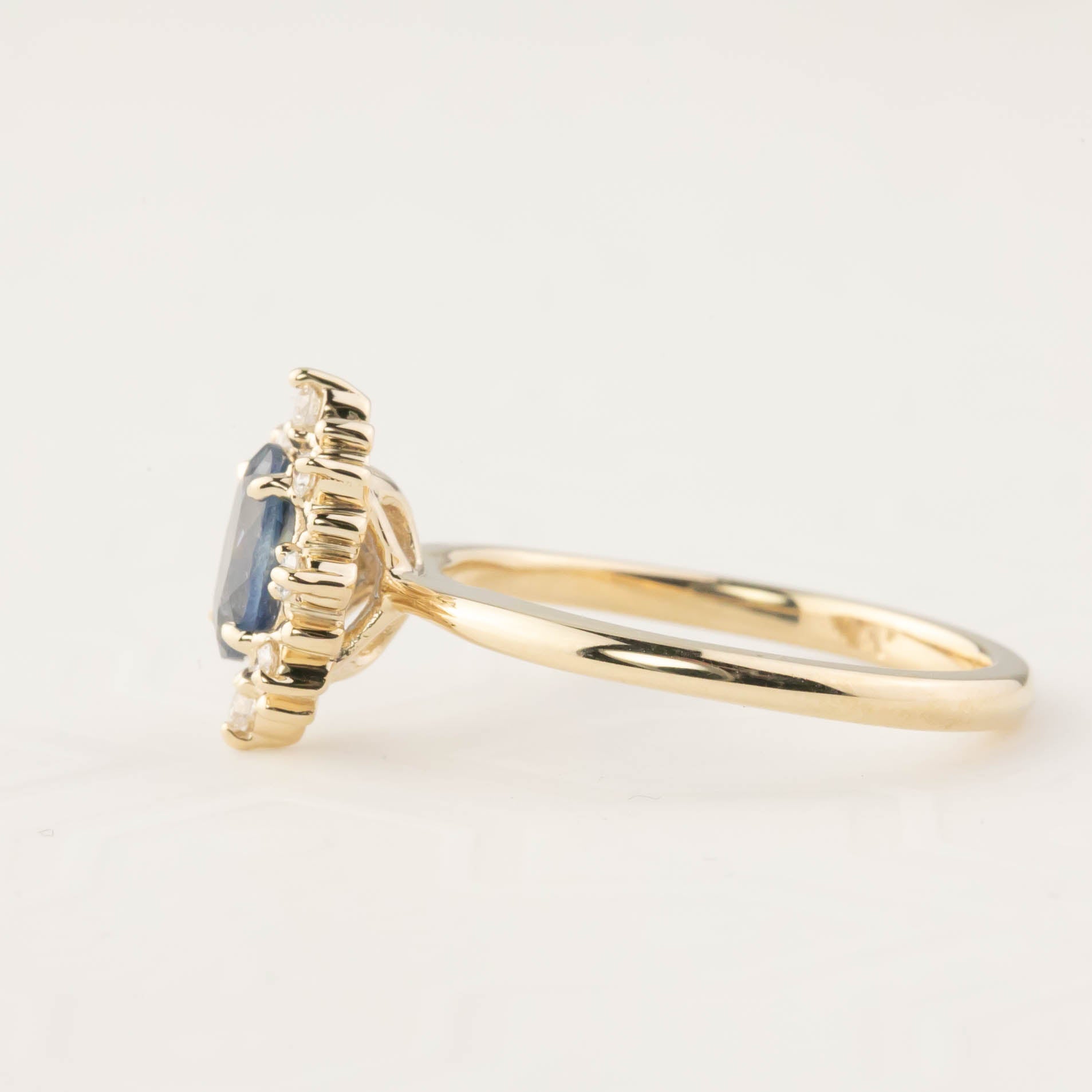 ビクトリアリング　ブルーモンタナサファイア　0.90ct　14Kイエローゴールド