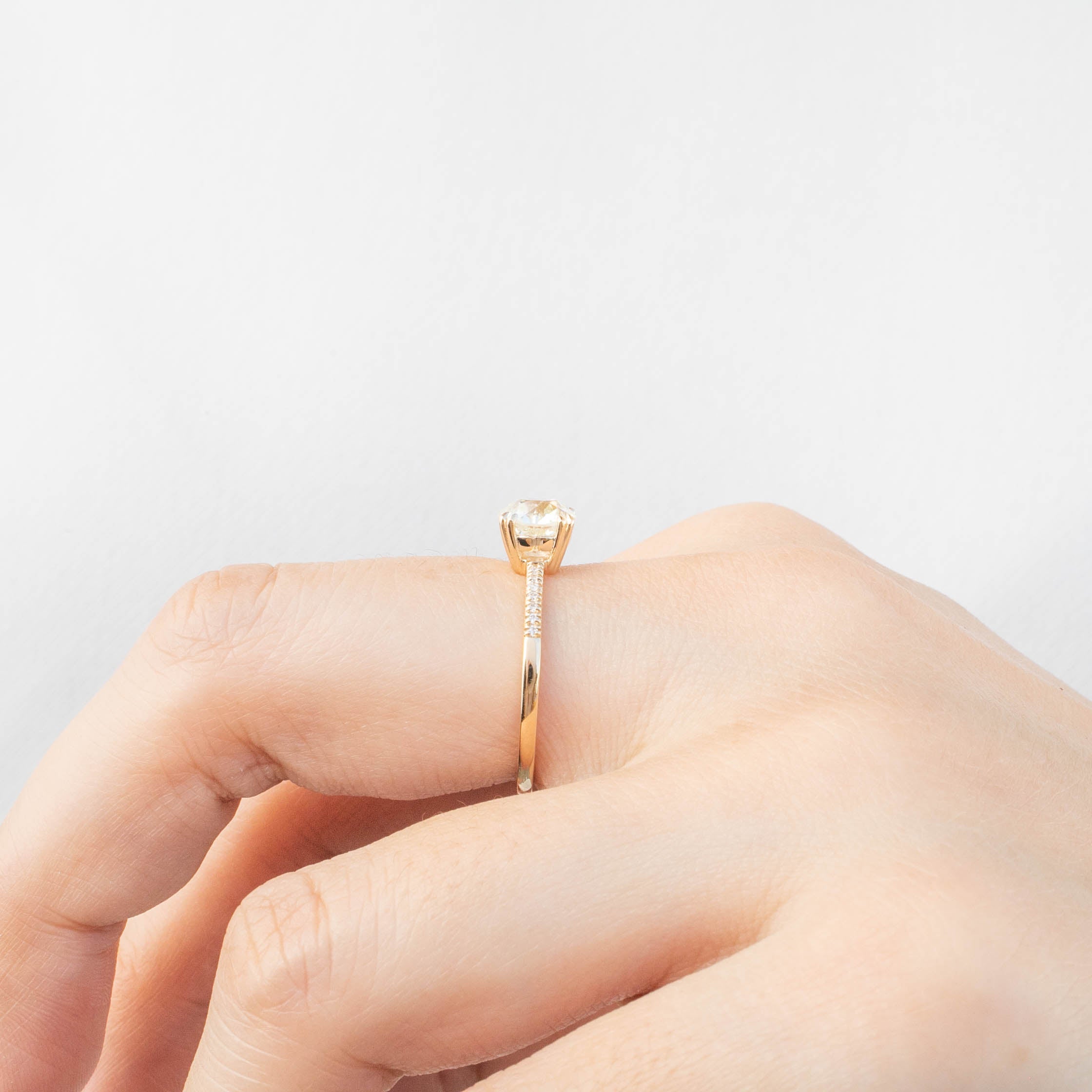 Sabrina Ring, Round Brilliant Cut Diamond