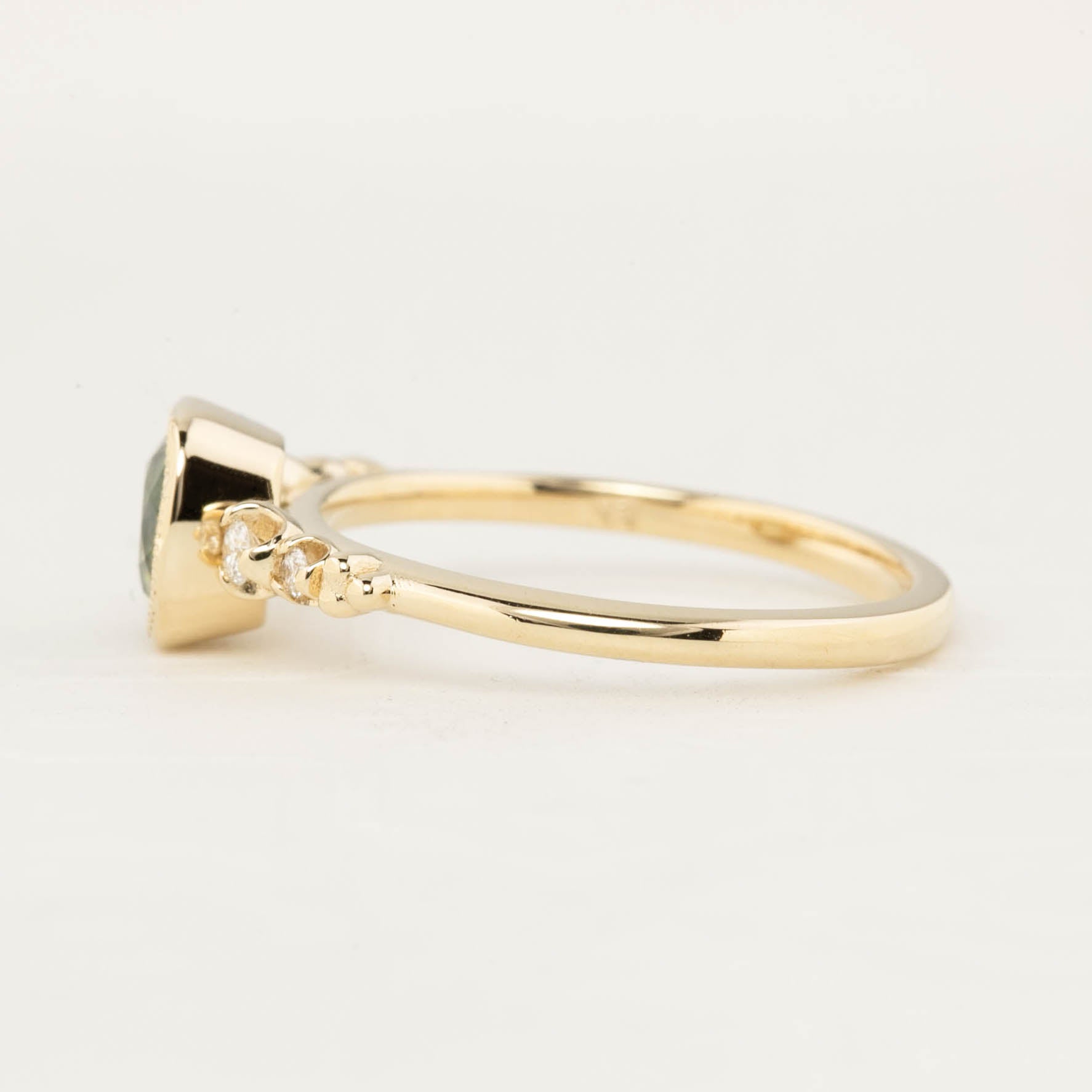 Estel Fleur Four Prongs Bezel Setting (Cushion cut)