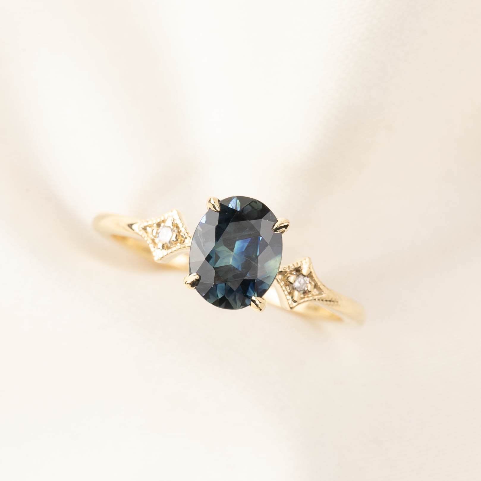 Charlene Setting (Oval cut)