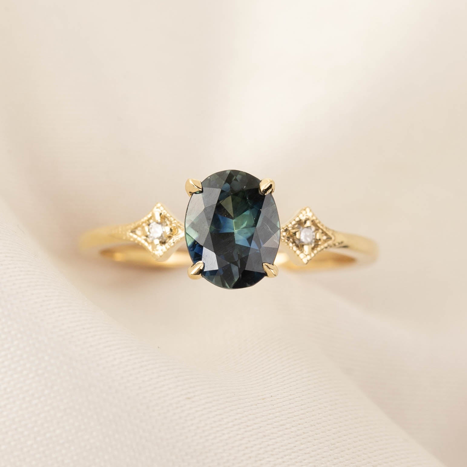 Charlene Setting (Oval cut)