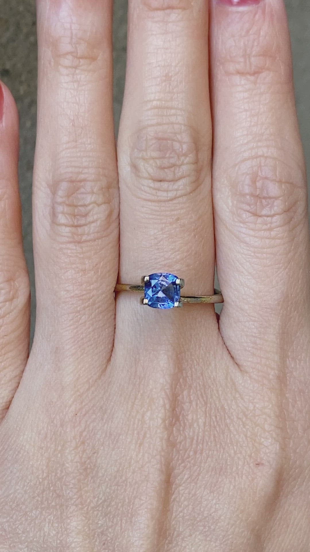 1.05ct ブルーサファイア SF018