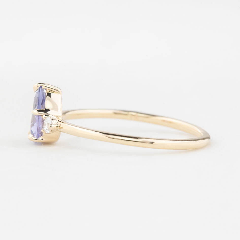 【即日配送】エミリーリング ・0.60ct・非加熱マダガスカル産ライトブルーサファイア・K14YG