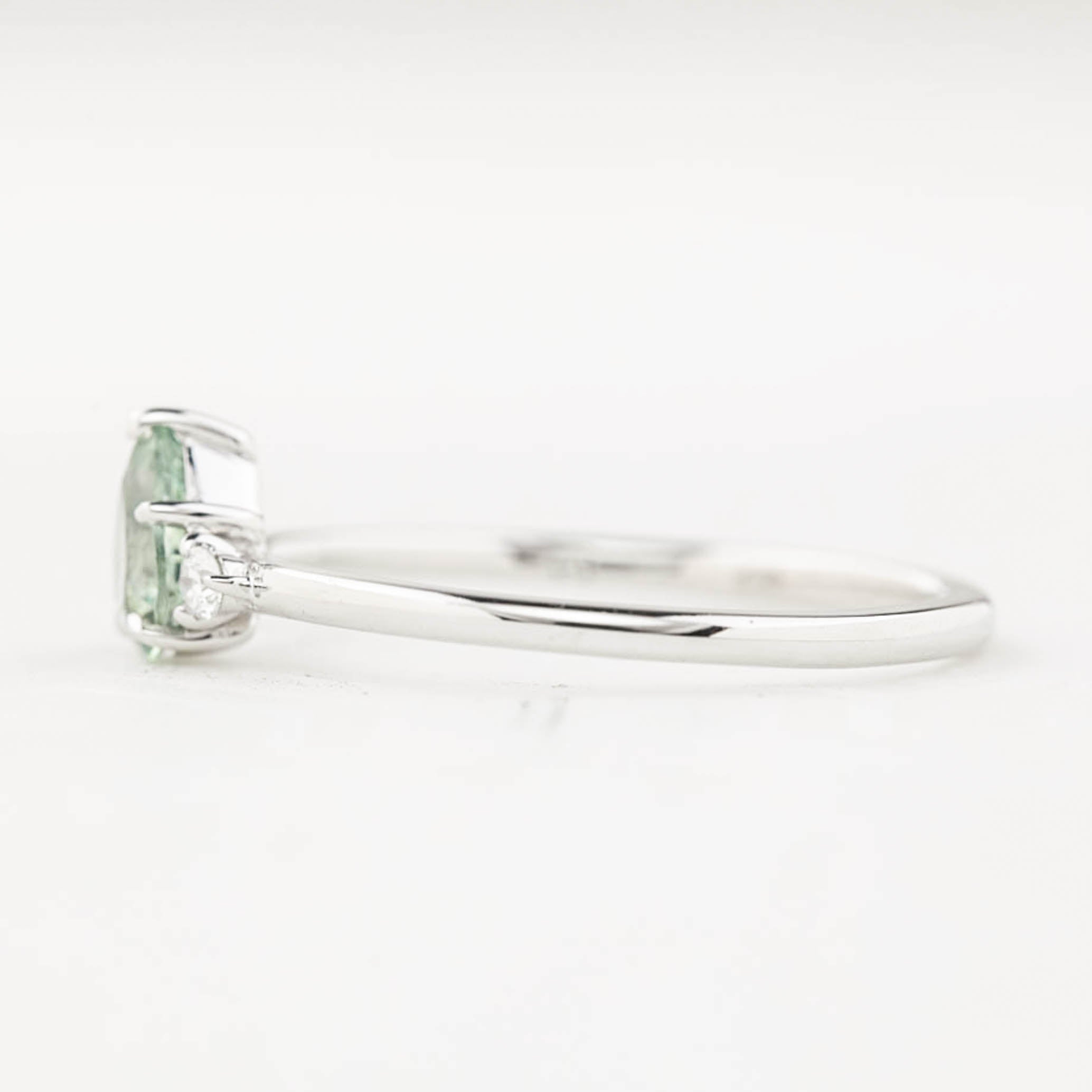 エミリリング　0.55ct Light Green Montana Sapphire 14K White Gold