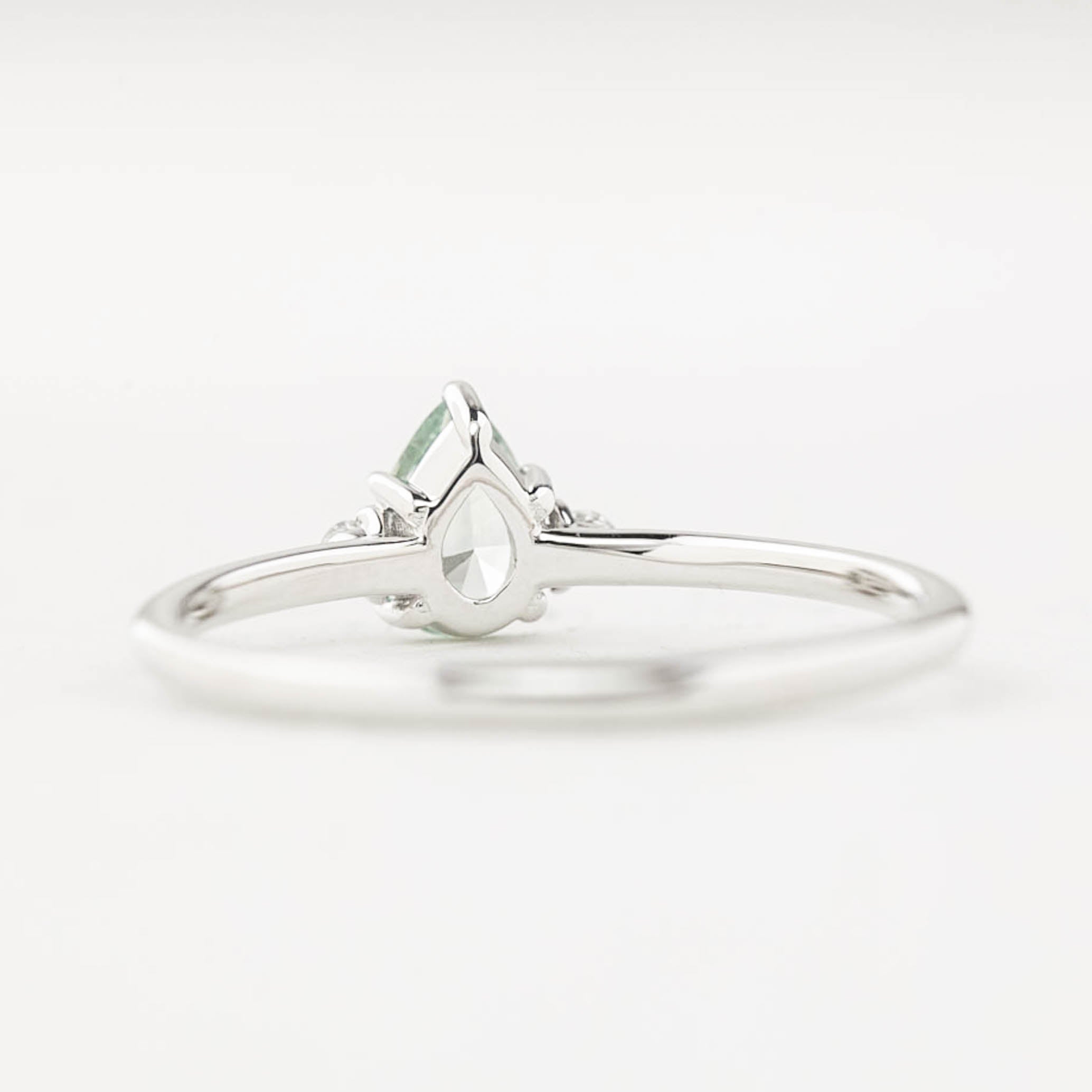 エミリリング　0.55ct Light Green Montana Sapphire 14K White Gold