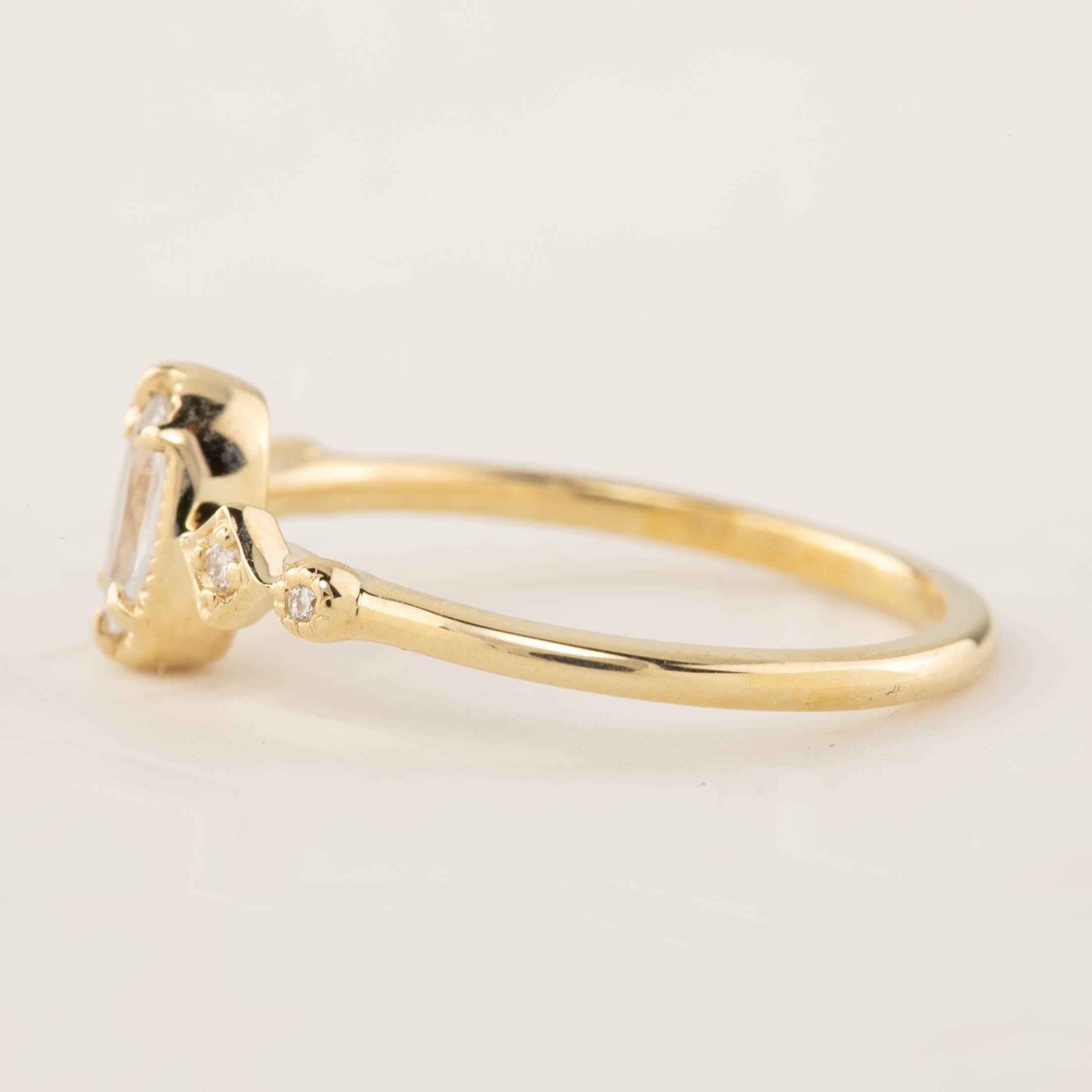 Stella Ring White Sapphire