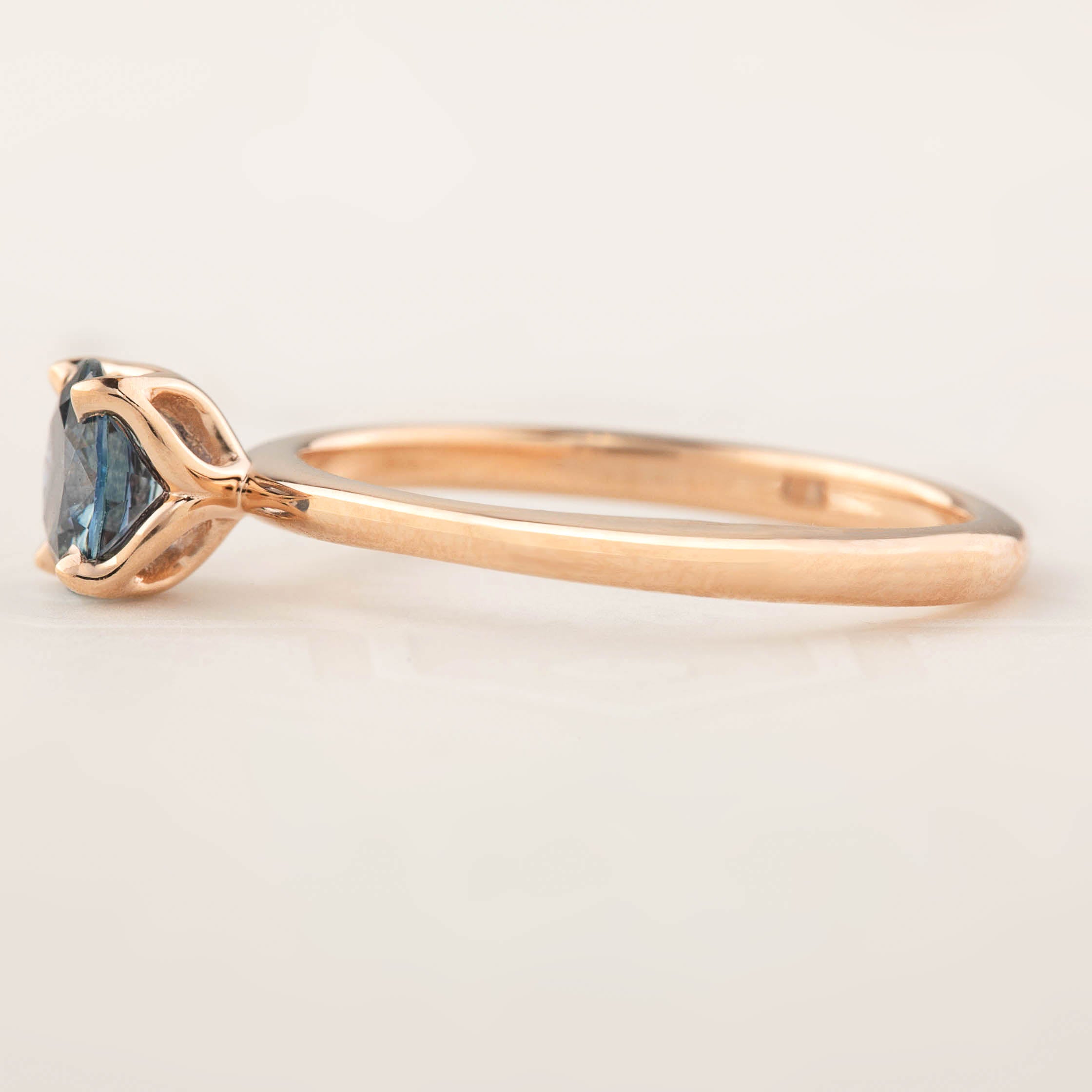 サラリング　ブルーモンタナサファイア　0.77ct　14Kローズゴールド　
