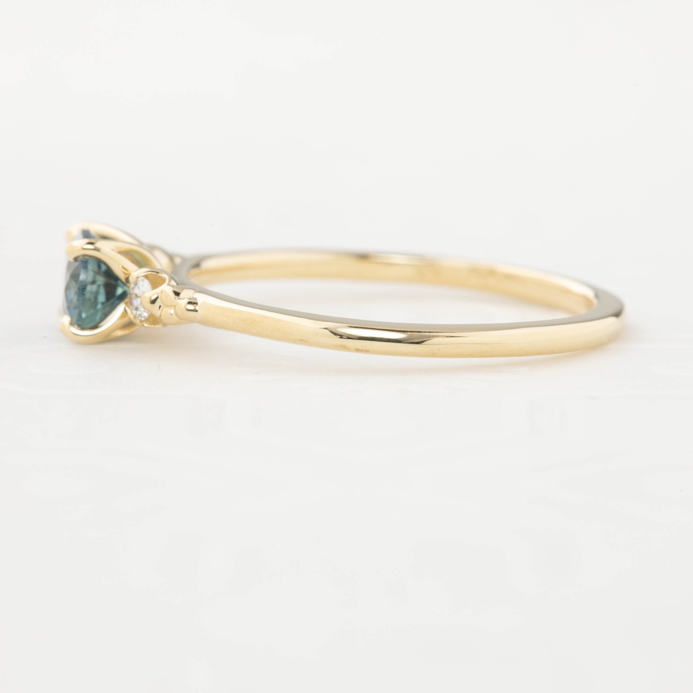 Estel East West Setting (Oval cut)