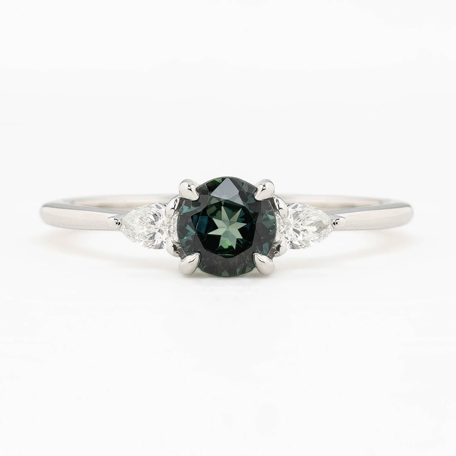 【一点物】オリヴィアリング ・0.66ct・加熱クイーンズランド産ブルーグリーンサファイア・K14WG