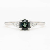 【一点物】オリヴィアリング ・0.66ct・加熱クイーンズランド産ブルーグリーンサファイア・K14WG