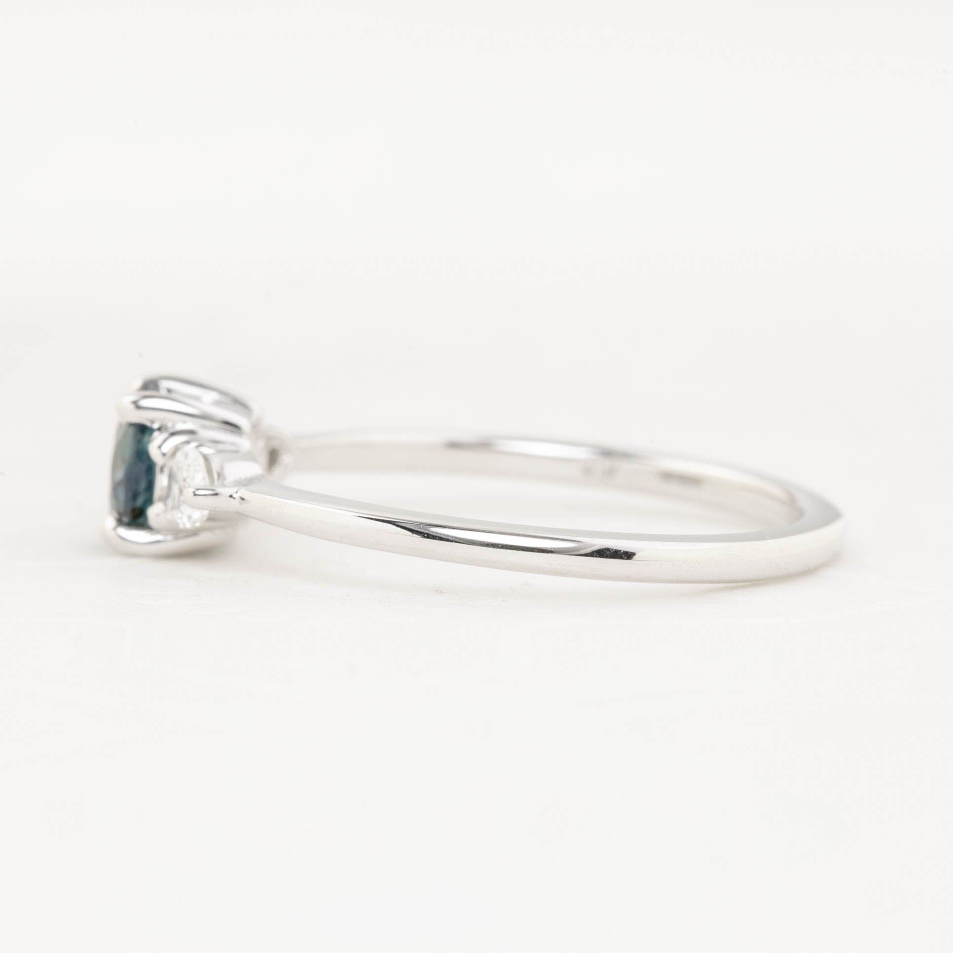【一点物】オリヴィアリング ・0.66ct・加熱クイーンズランド産ブルーグリーンサファイア・K14WG