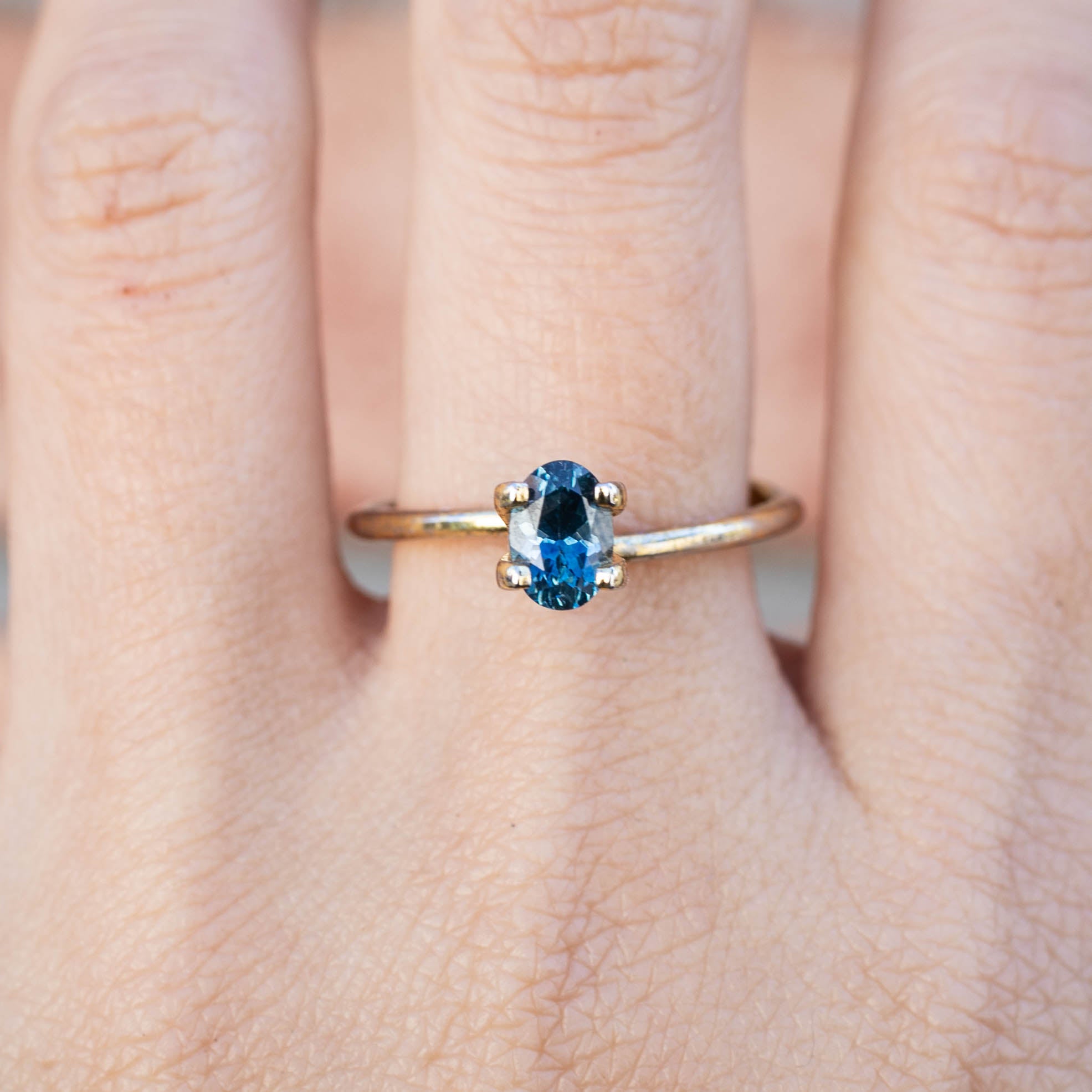 0.87ct オーバルカット オーシャンブルーサファイア モンタナ産 