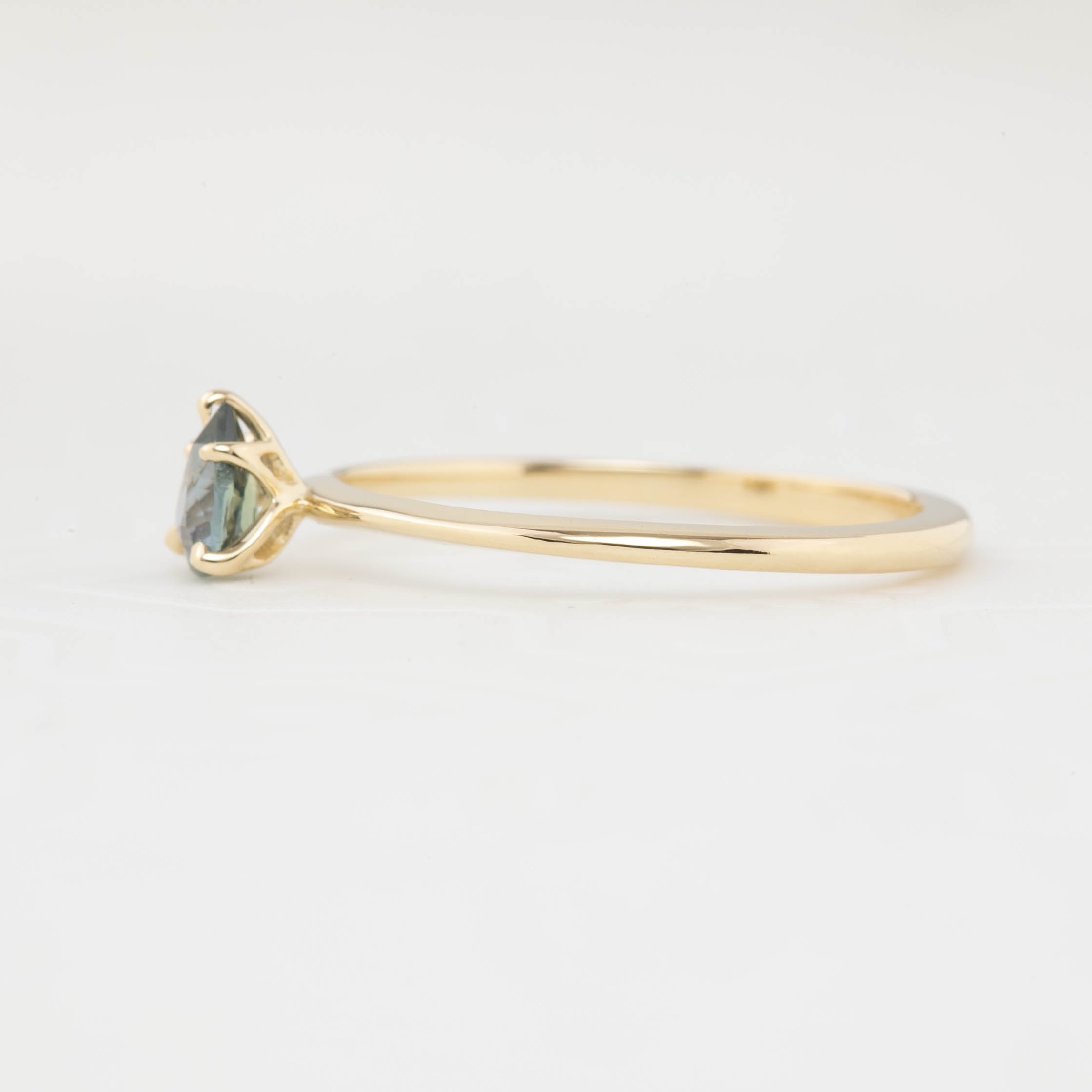 【即日配送】サラリング ・0.35ct・非加熱ブルーグリーンサファイア・K14YG