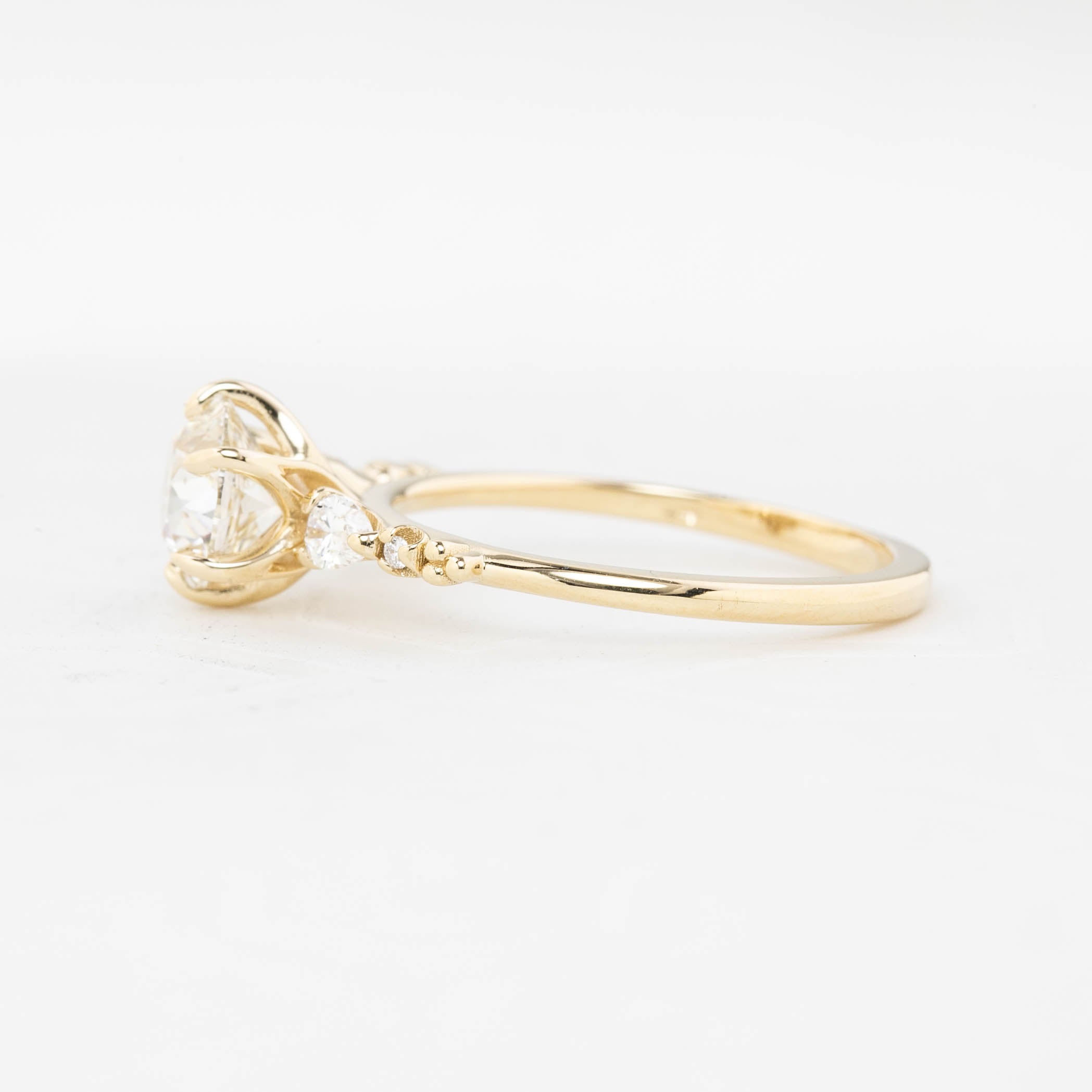 エステルフルールリング　オールドマインクッションカットダイヤモンド　1.30ct　GIA鑑定書付き
