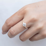エステルフルールリング　ブリリアントカットダイヤモンド　1.0ct　GIA鑑定書付き