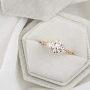 エステルフルールリング　オールドマインクッションカットダイヤモンド　1.30ct　GIA鑑定書付き