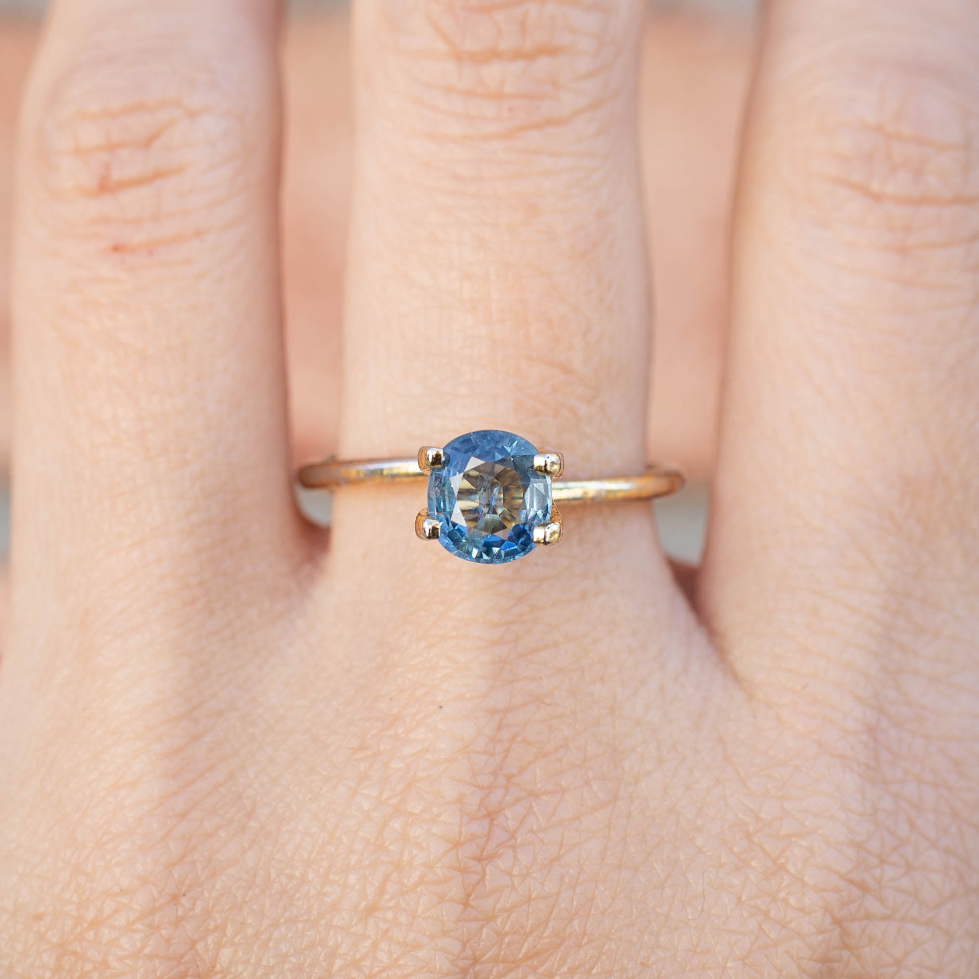 1.40ct オーバルカット ブルーサファイア アフリカ産 