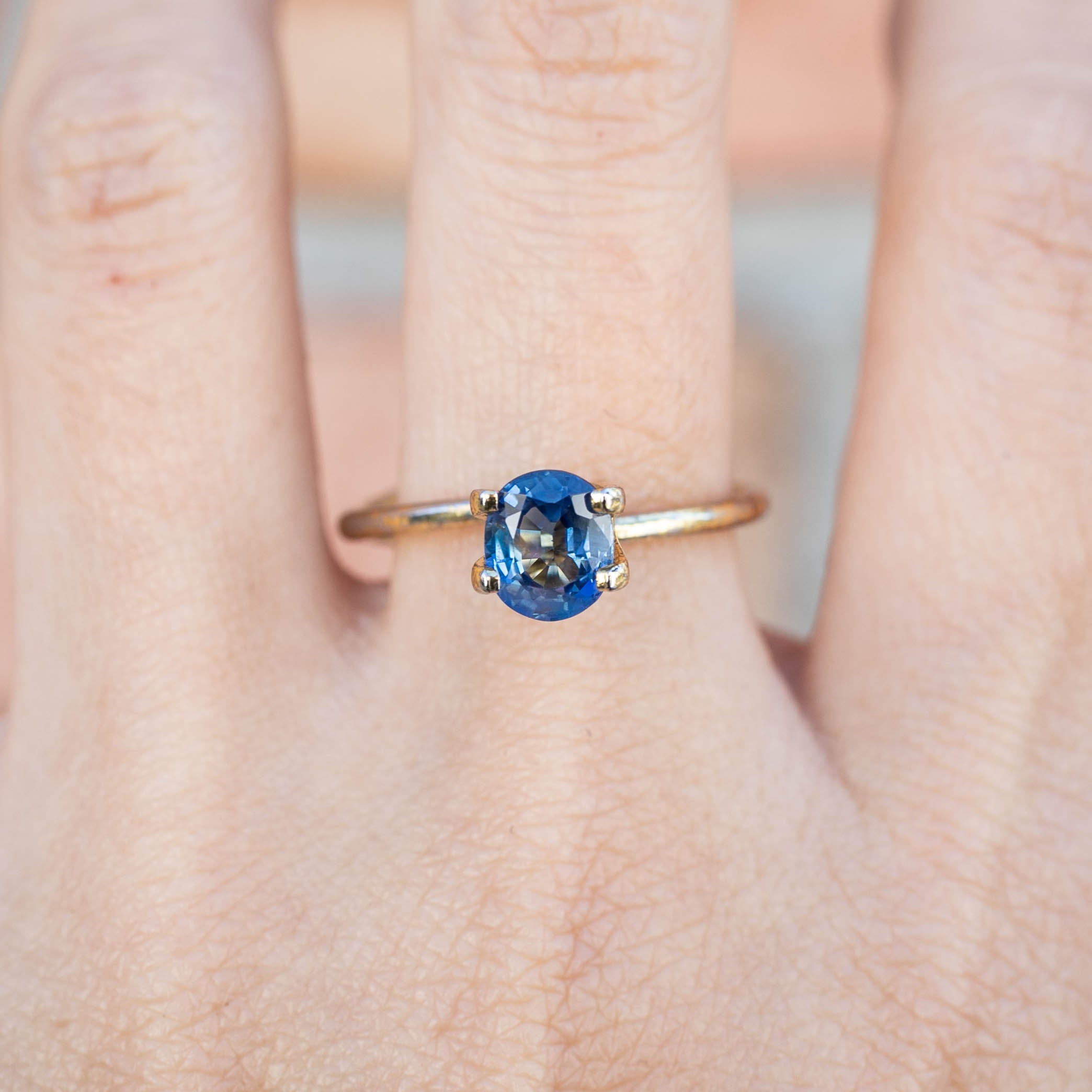 1.32ct オーバルカット ブルーサファイア 非加熱